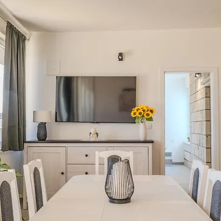 Διαμέρισμα With Parking Space Lumbarda, Korcula - 27912 Λομπάρδα